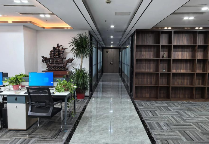 广东龙之湖酒店用品有限公司亚克力制品与客房皮具配套参数对比分析